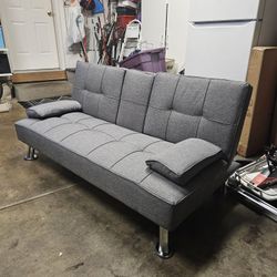 SMALL COUCH/BED