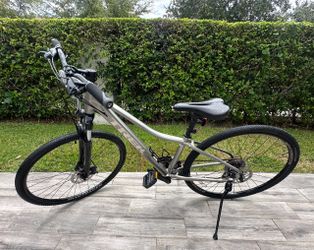 Amazing TREK Hybrid Bike Dual Sport 7 speed - Aluminum Frame