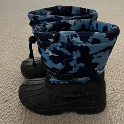 Blue Camouflage Snow Boots Youth/Men Size 6, Womens Size 8