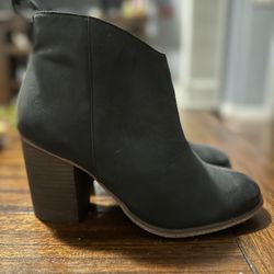 BP Lance-Lea Leather Block Heel Bootie Size 8 Black , More Like 7.5