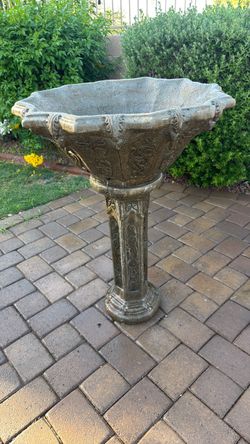 Decorative Stone Bird Bath with Pedestal
