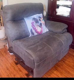 Single end mechanical recliner.