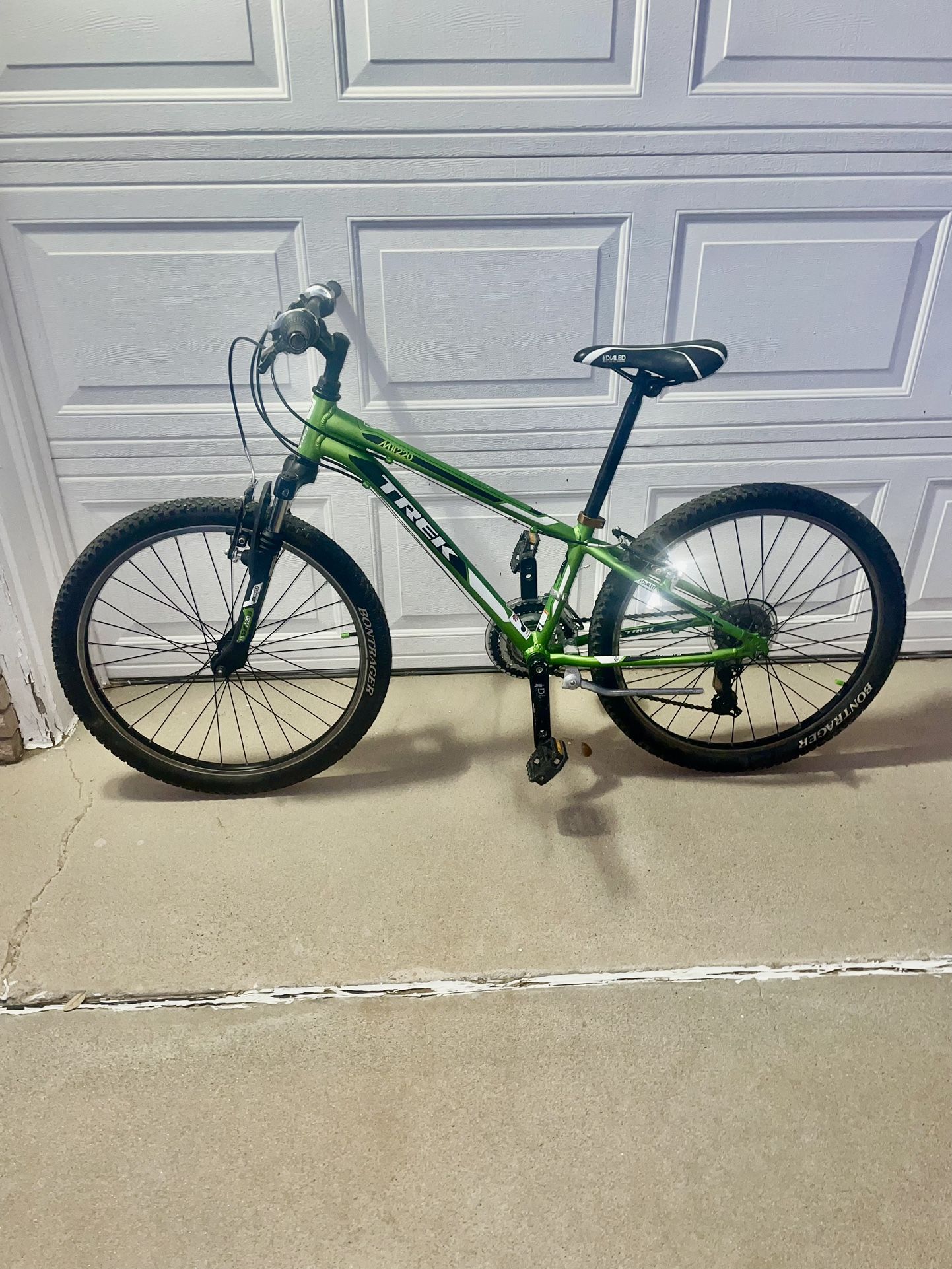 Trek Mt220 Kids Bike 21 Speed