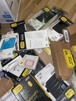 Otter Box iPhone And Samsung Cases $250 For The Pile!!