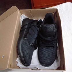 Men's Adidas Ultimashow 2.0. Men's Size 9