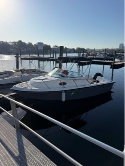 2001 Aquasport Explorer 215 cuddy cabin boat