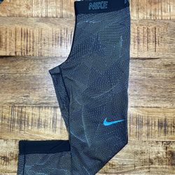 Women’s Nike Pro Leggings 
