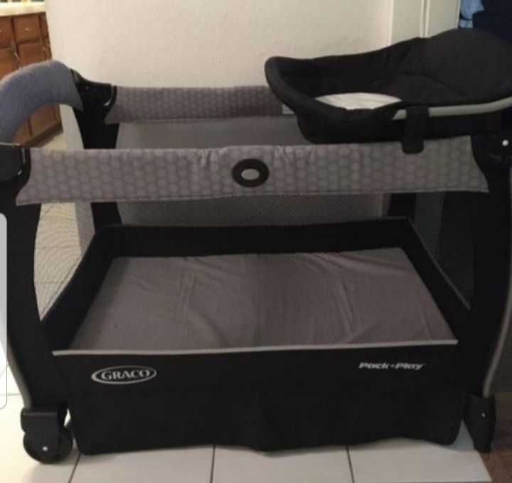 Graco Pack 'n Play with changing add on
