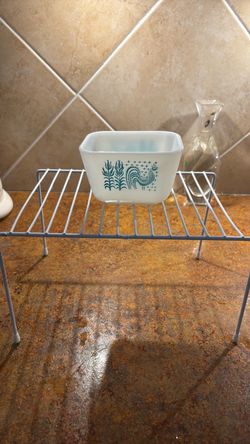 Vintage Pyrex refrigerator dish