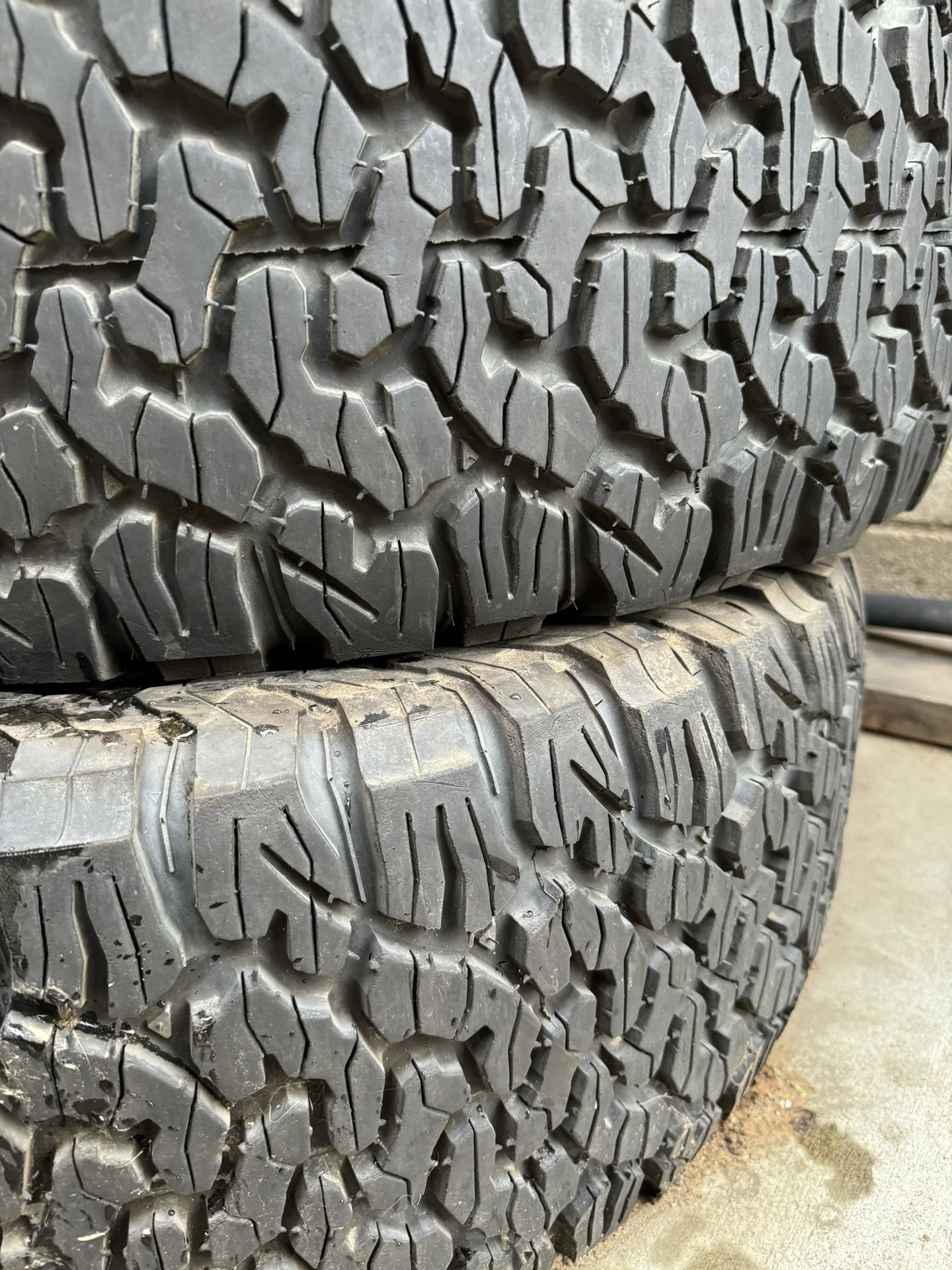 35x12.5R17 BF Goodrich K02 35” Tire Set for Sale in Jurupa Valley, CA