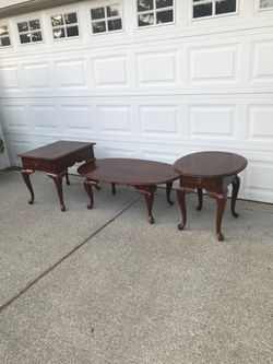 Vintage Broyhill solid wood living room table set  - coffee table and two matching side tables