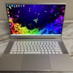 Razer Blade 15 Gaming Laptop - 15.6" i7 16GB RAM 1TB SSD - W11 New Battery Mercury White