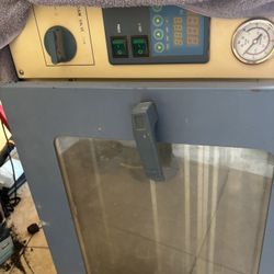 Vacuum Oven 