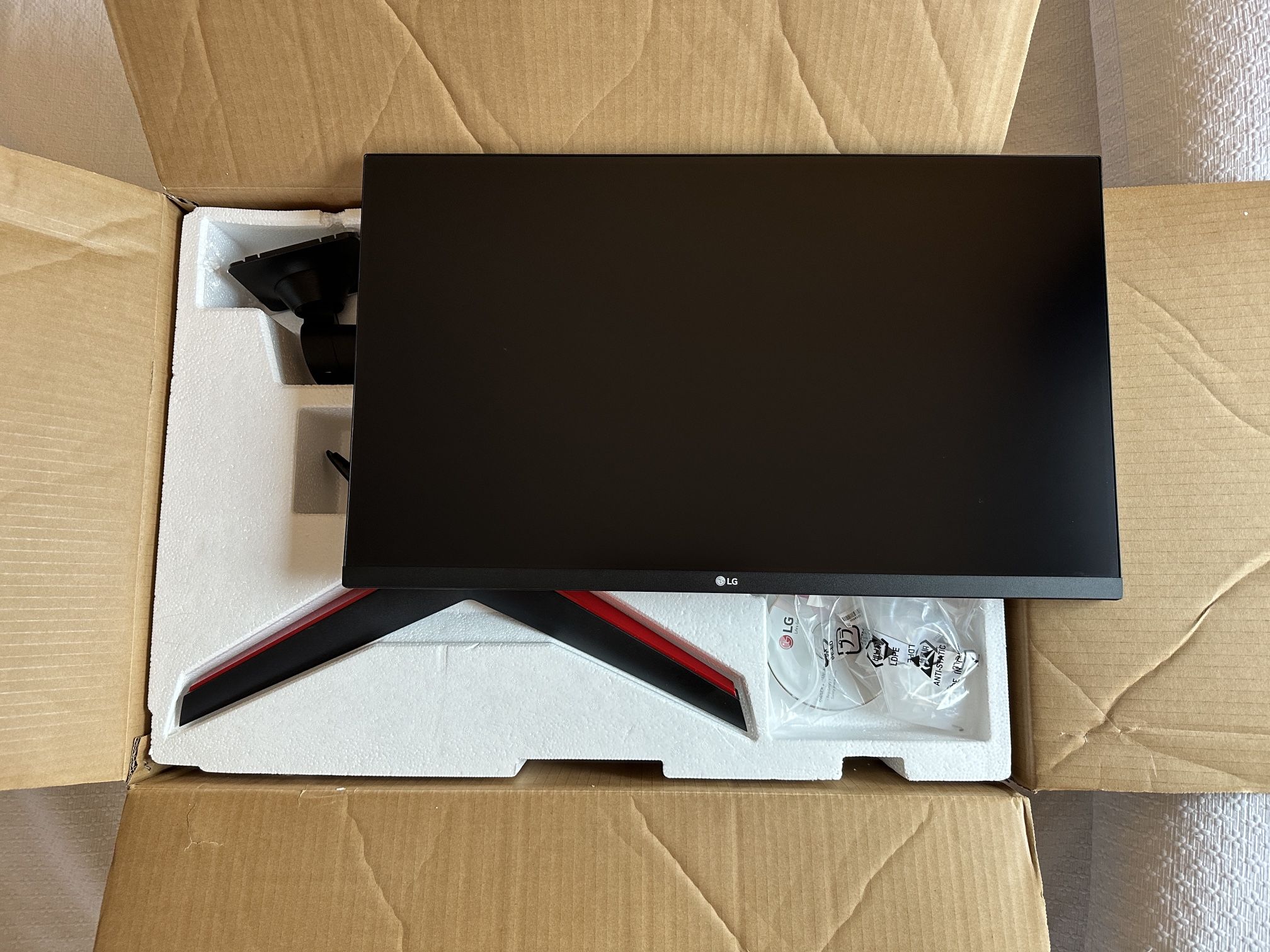 LG QHD 2560 x 1440 27' Gaming Monitor 27GL83A-B - IPS NVIDIA G-SYNC AMD FreeSync, 144Hz