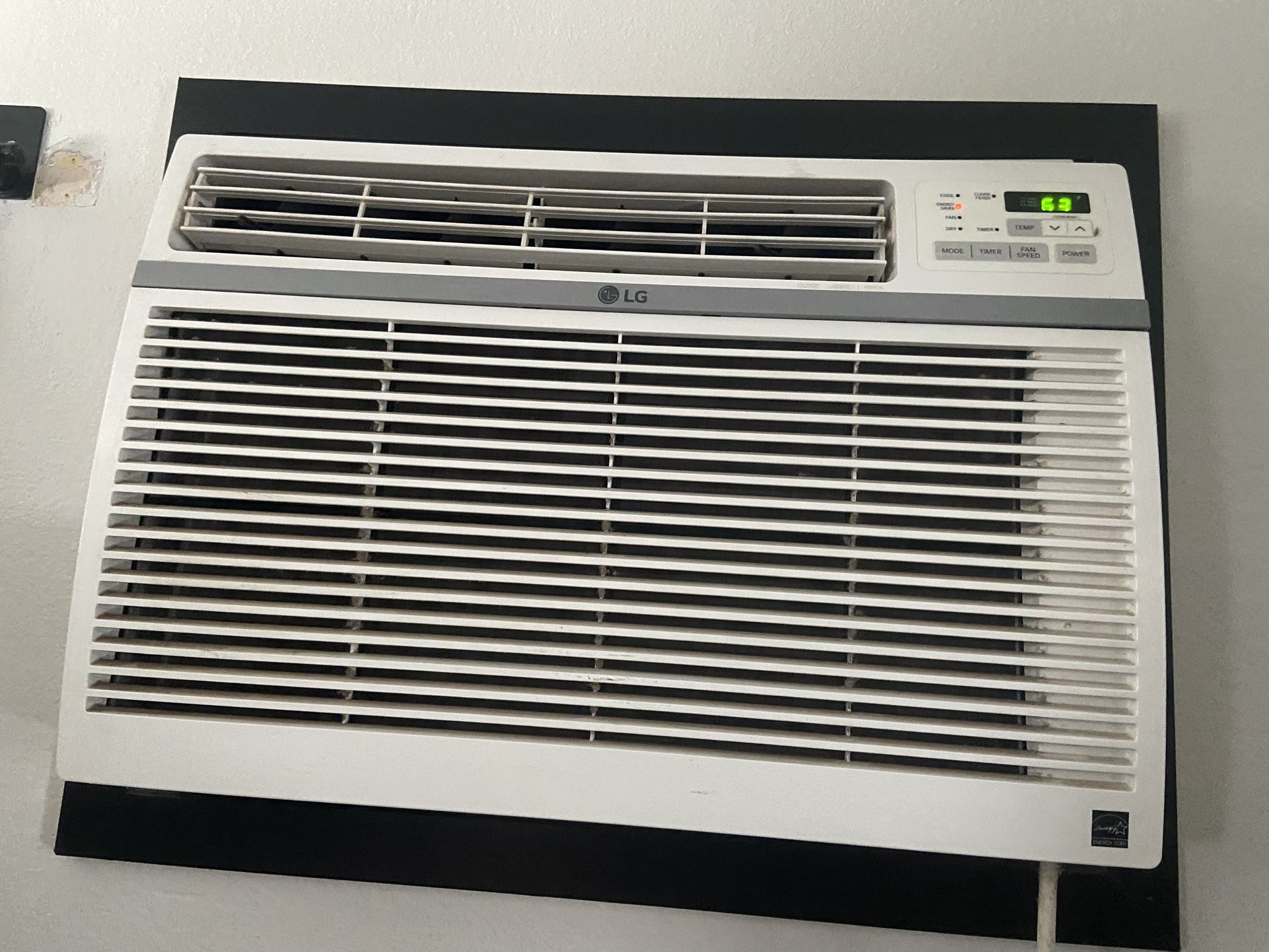 LG WALL AIR CONDITIONER COMPLETE