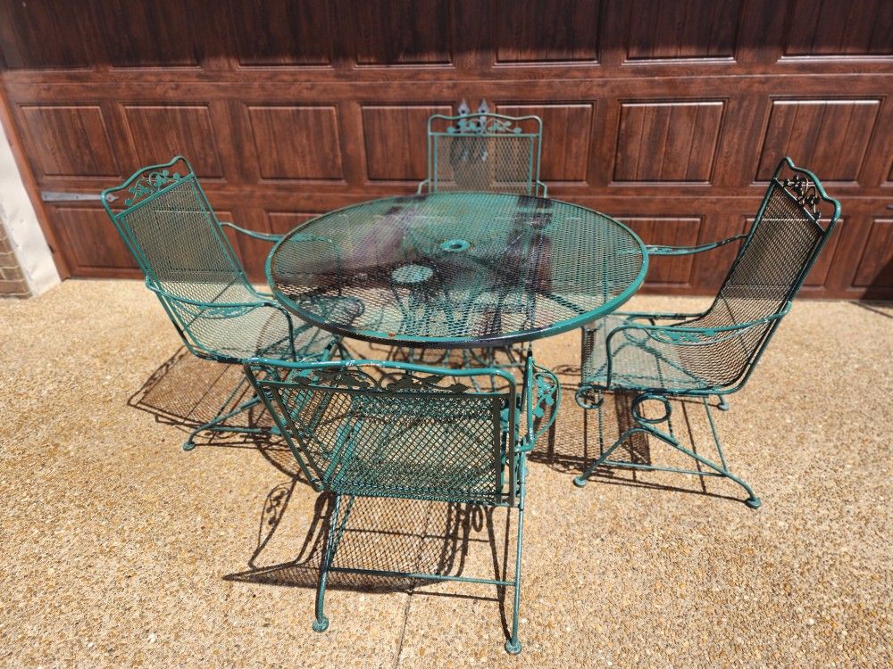 *** 5 PIECE WROUGHT IRON PATIO SET ***