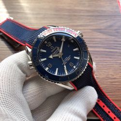 A fashionable classic mechanical watch