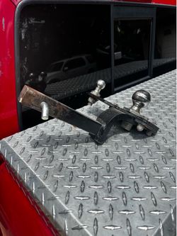 Trailer hitch for a mower / tractor