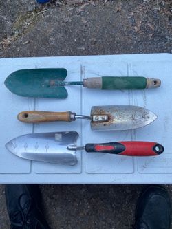 Corona garden hand trowel, plus 2 others