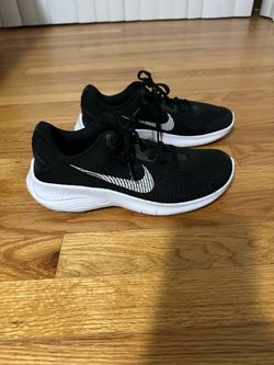 Woman’s Nike Flex Experience Run (Size US 7.5W / EUR 38.5) - Black/White