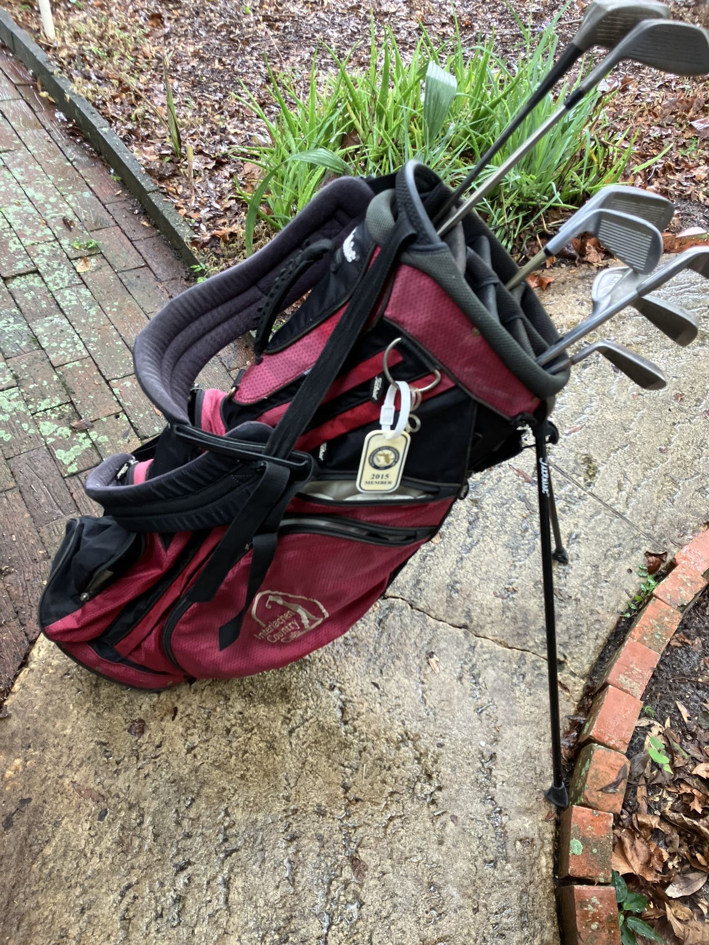 Titles Carry Bag With Clubs