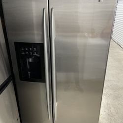 Refrigerator 