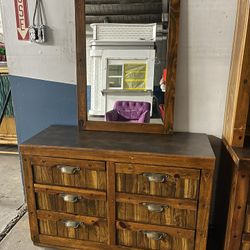 Bedroom Set / Conjunto De Dormitorio 