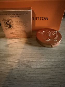 Revolution “The World of Hunger Games” pressed powder highlight