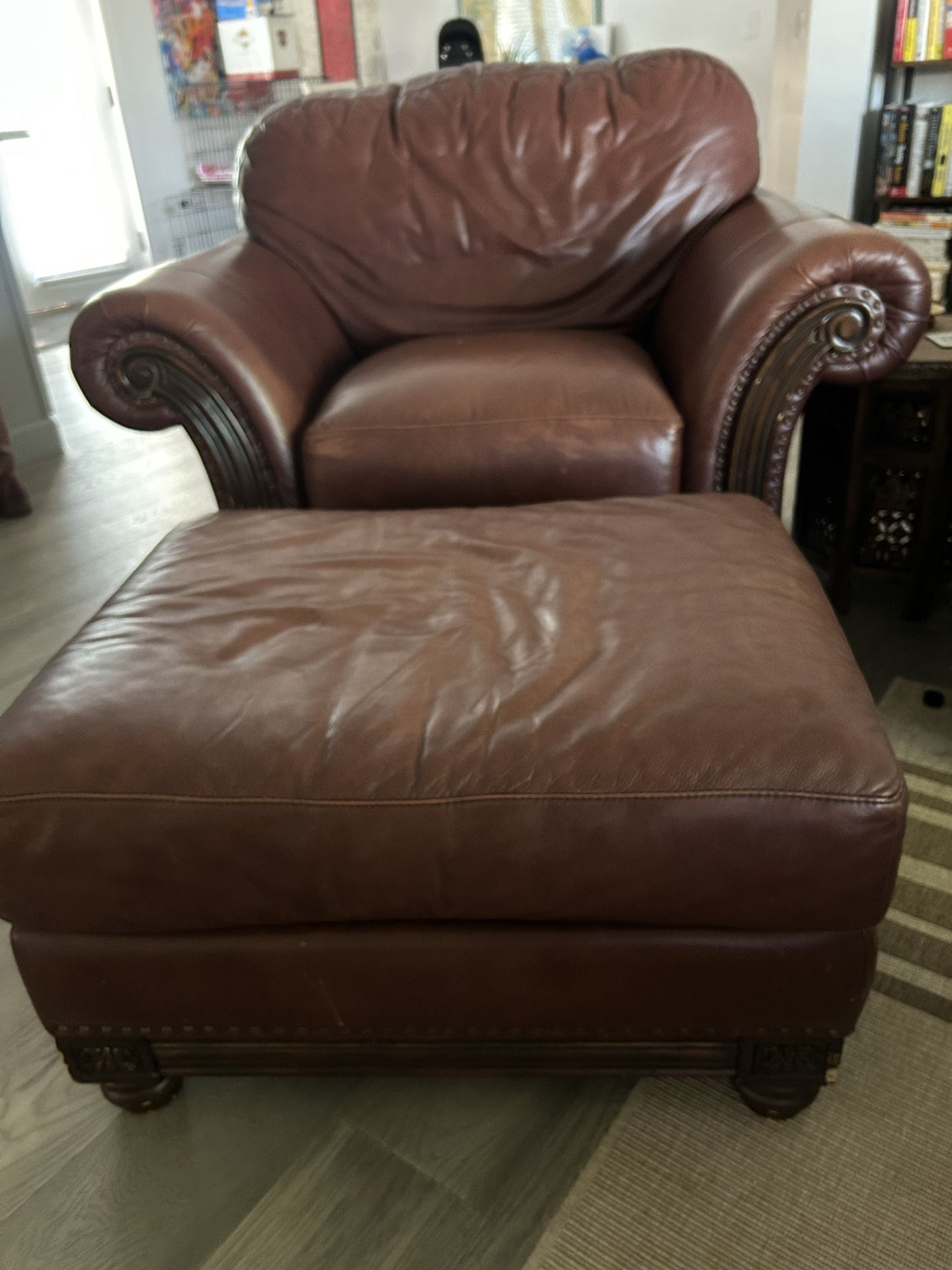 Real Leather Chair With Ottoman.  Brown Leather Chair In Good Condition. Very Comfortable and Soft Brown Leather . 