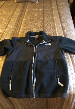 Size 10/. And 12. Authentic north face jacket worn once