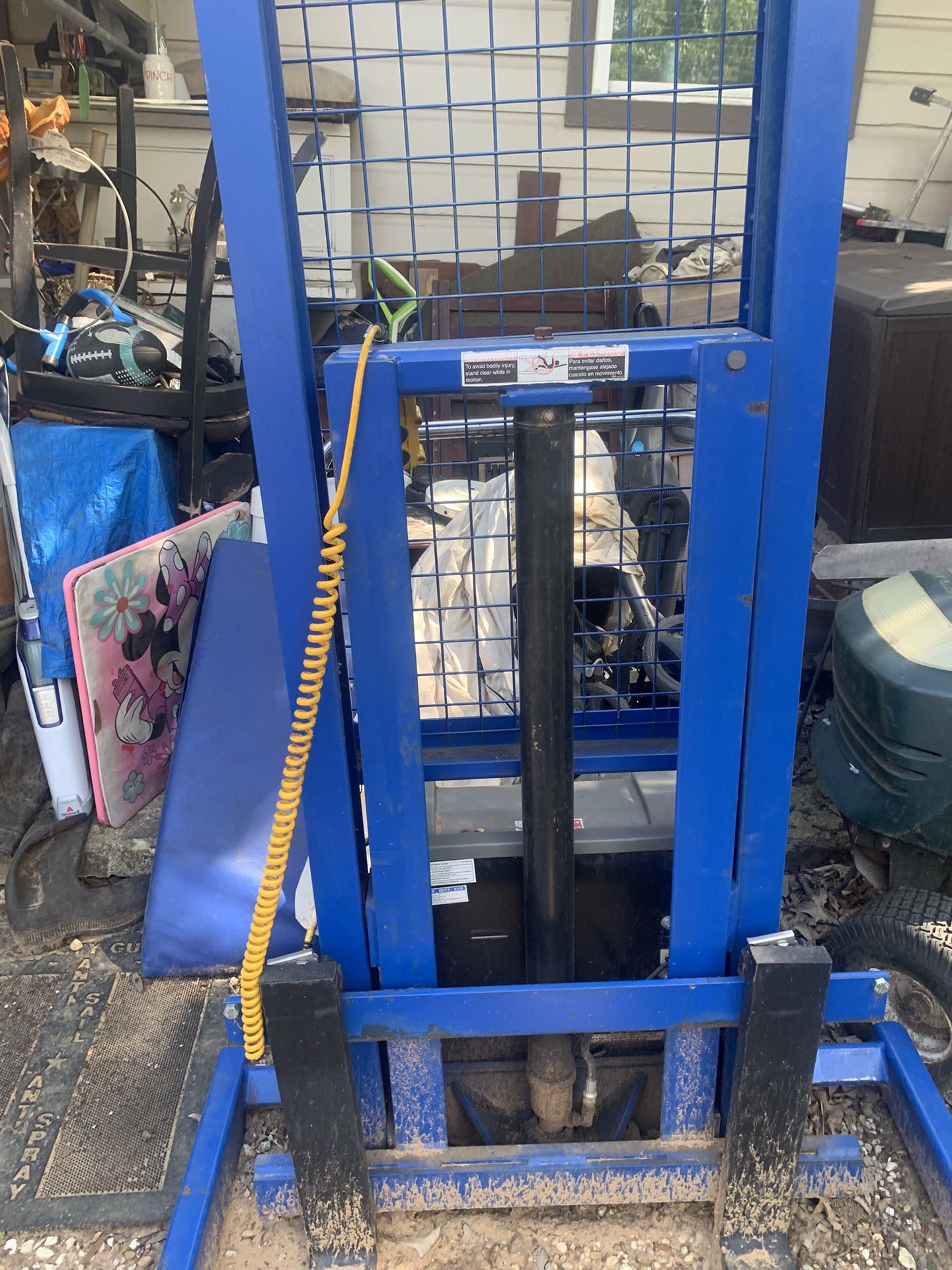 Semi-straddle Stacker