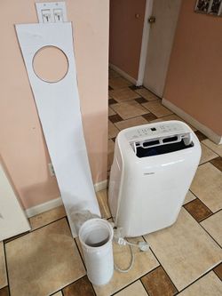 AC PORTABLE TOSHIBA 6000 BTU 260 sq ft Ideal HOSE,WINDOW COVER IS TOUCH SCREEN WORKS GREAT YOU CAN TEST IT BEFORE PURCHASE FOR ANY QUESTION TEXT ME PL