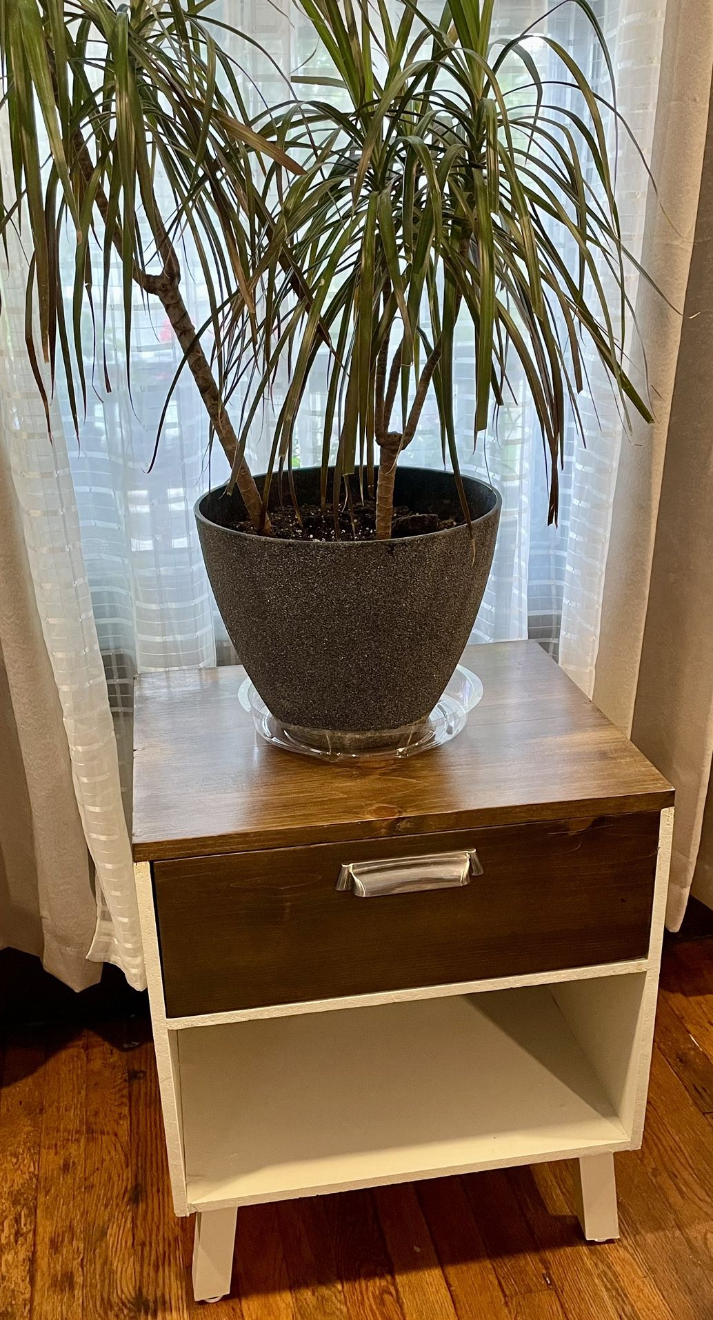 End Table/Nightstand