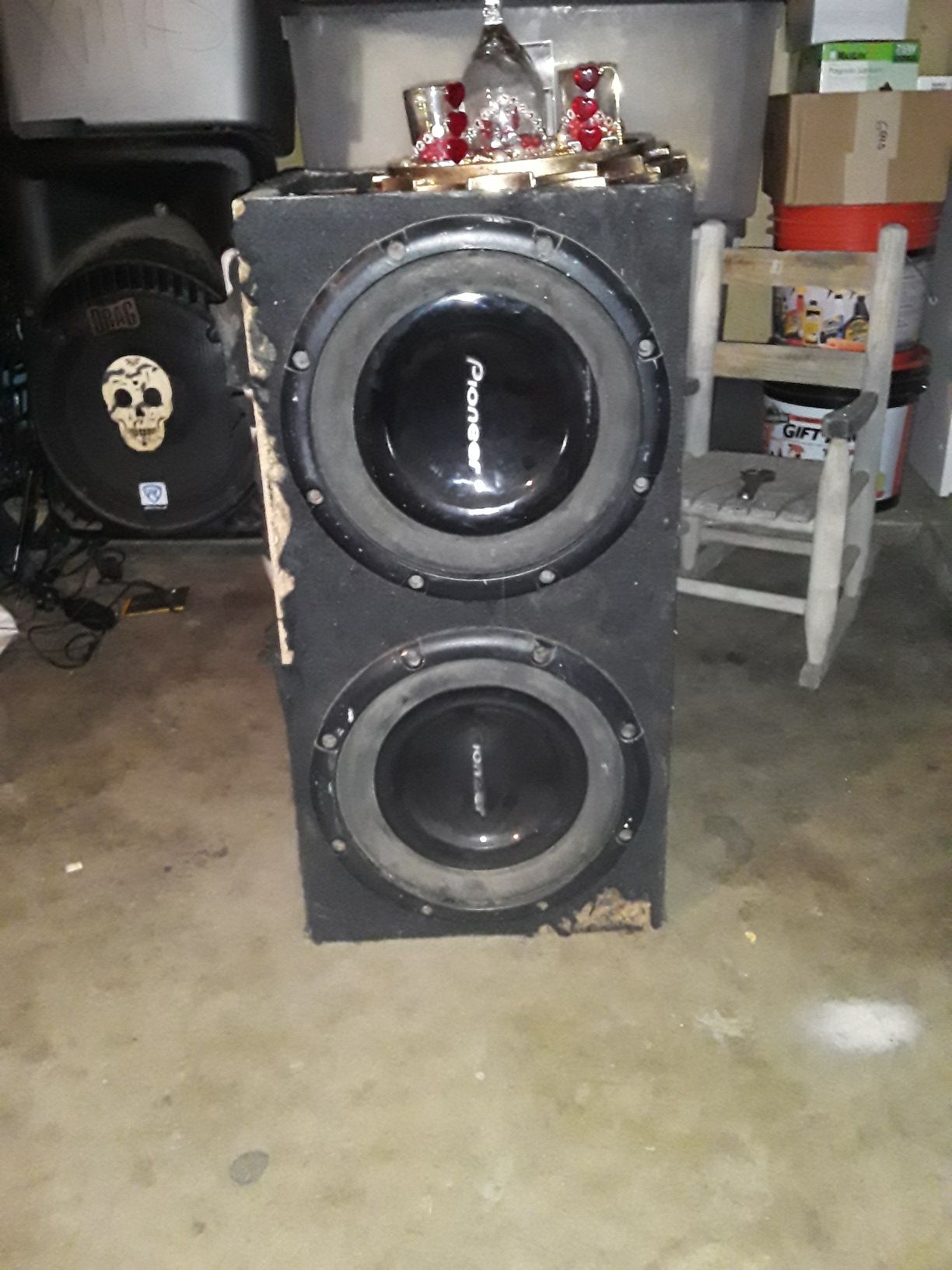 Speaker and amplifier