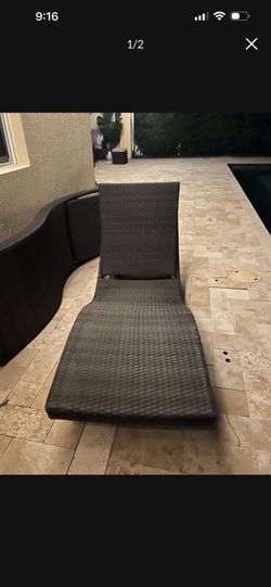 Pool lounge chairs 2