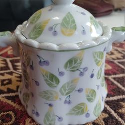 Vintage Porcelain Sugar Bowl w Lid