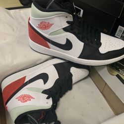 New Jordan 1 Mid Size 8.5 