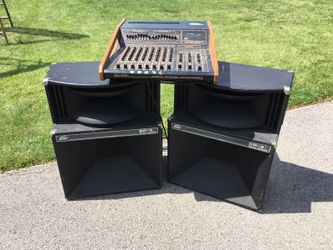 Peavey powered mixer with speakers