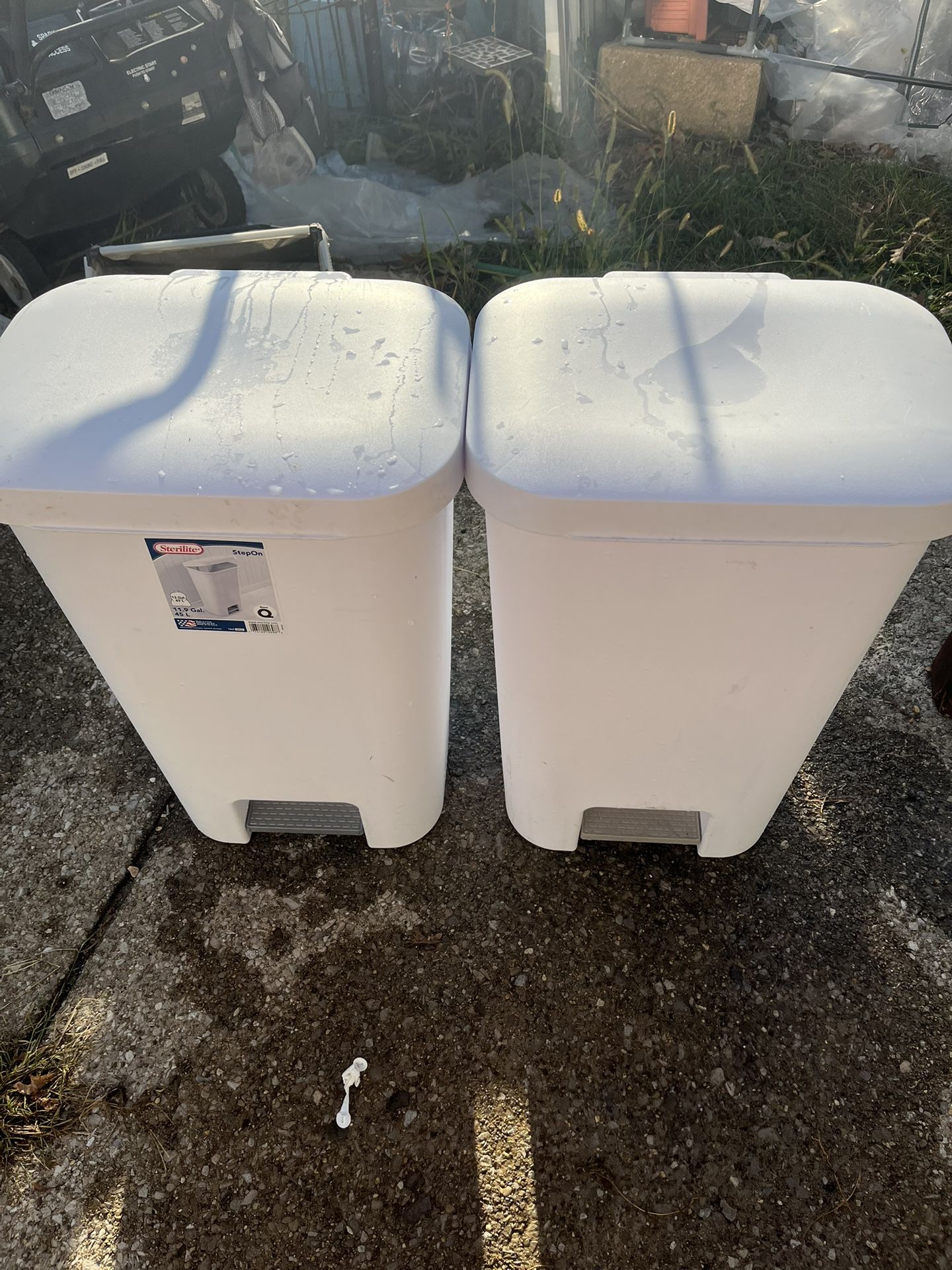 Sterilite 11.9 Gallon Step On Wastebasket With Lid