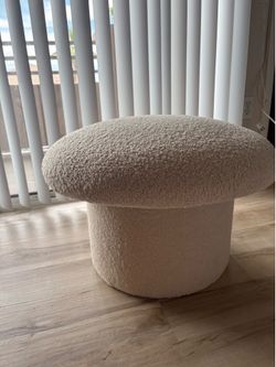Mushroom stool