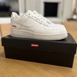 Nike Air Force 1 Low Supreme White Box Logo Size 8.5