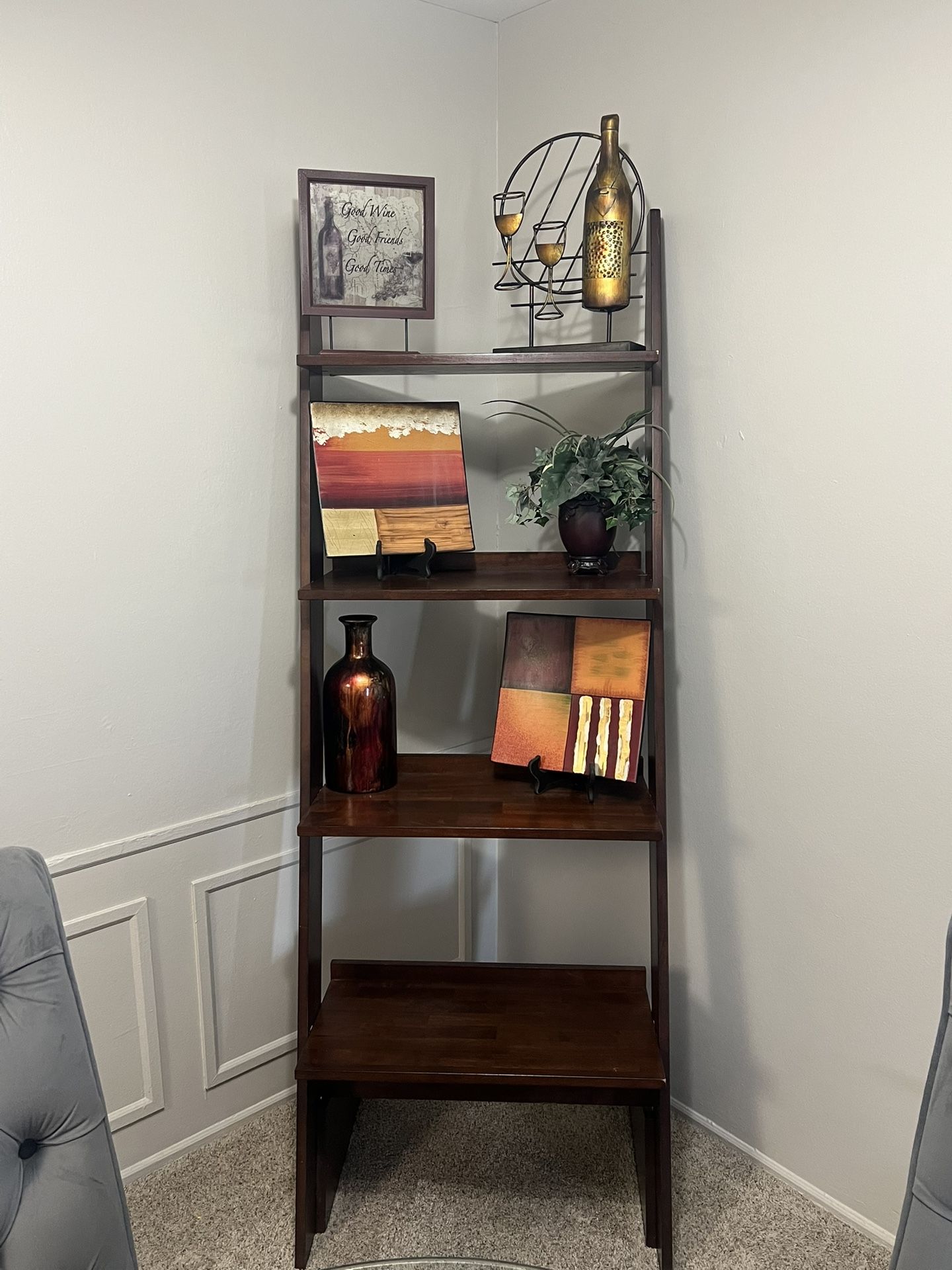 Decorative shelf