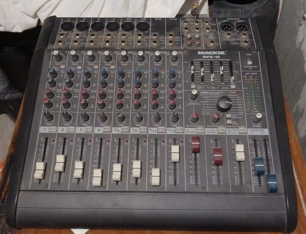 Mackie DFX-12 , 12 Channel Integrated Live Sound Mixer