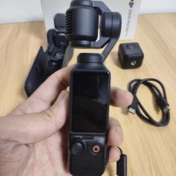 DJI Osmo Pocket-Handheld 3-Axis Gimbal Stabilizer with integrated Camera