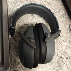 Noise Suppressant Headphones 