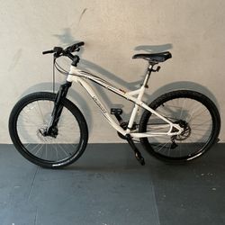 BICYCLE SPECIALIZED 21 SPEED SIZE 26 BRAND NEW 