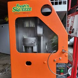 Fresh N Squeeze orange juice Maker