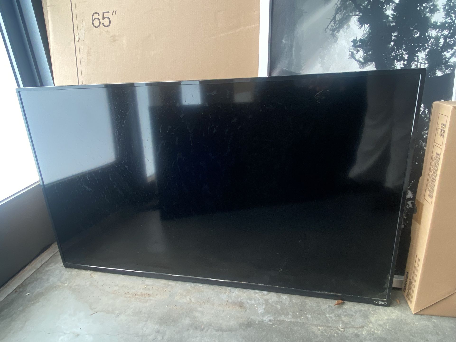 VIZIO 48” TV LED Screen 