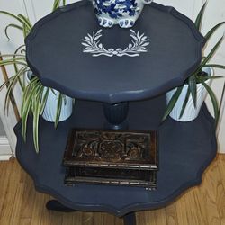 Vintage Two Tier Pie Crust Table