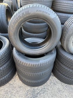 4 llantas 235/65r18 95% de vida por $260